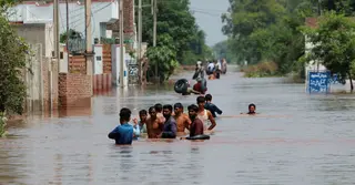 ভারতে বেড়েছে বন্যা, কমেছে পাকিস্তানে